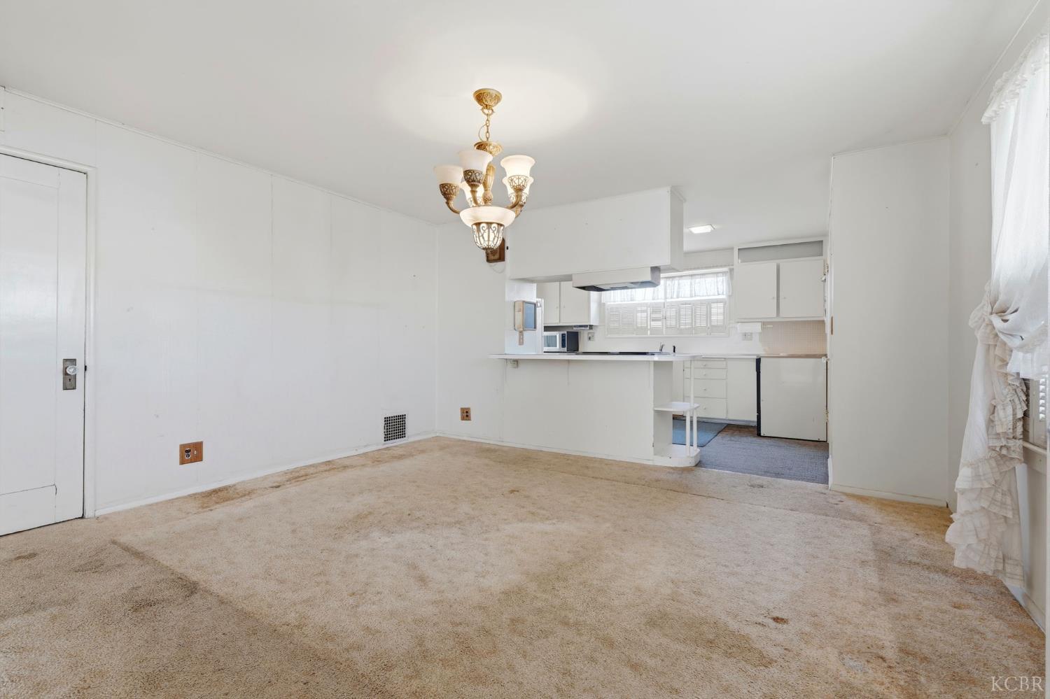 8 C St, Lemoore, CA 93245