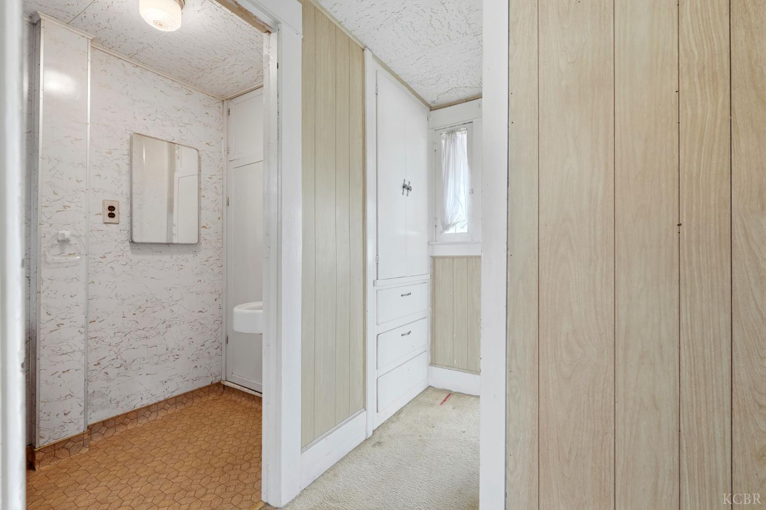 8 C St, Lemoore, CA 93245