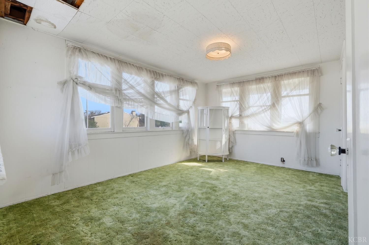 8 C St, Lemoore, CA 93245