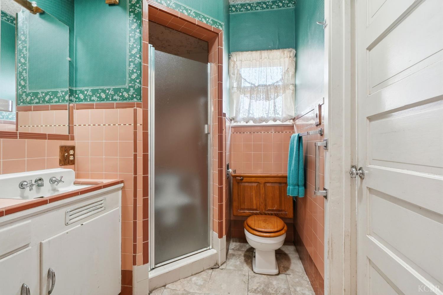 8 C St, Lemoore, CA 93245