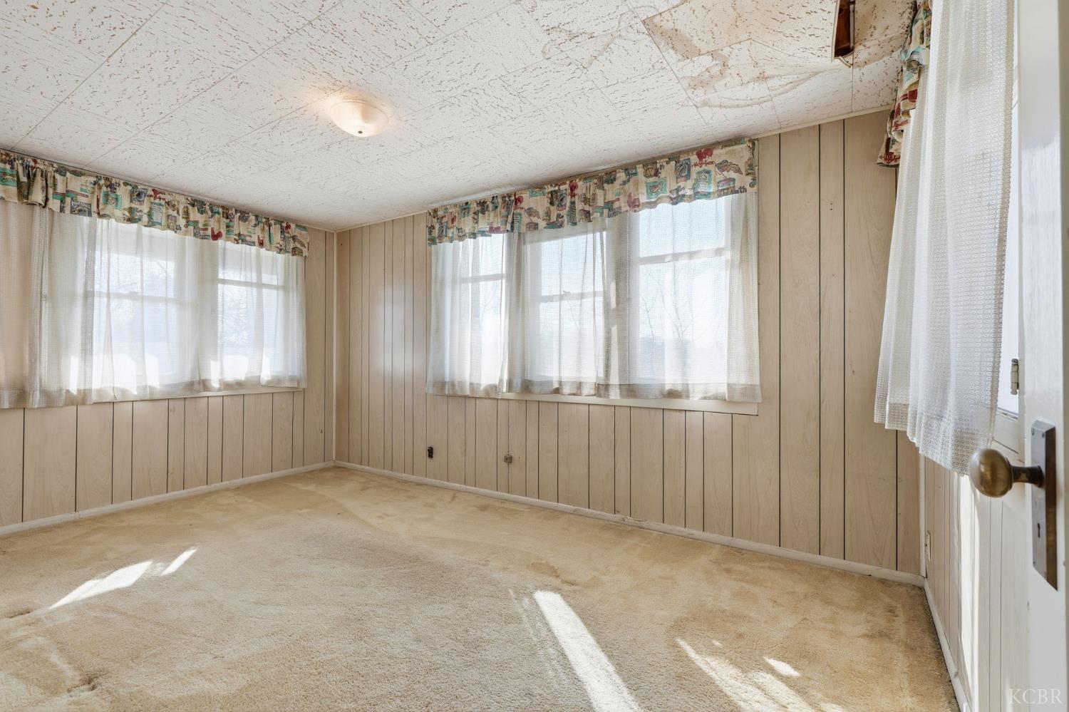 8 C St, Lemoore, CA 93245