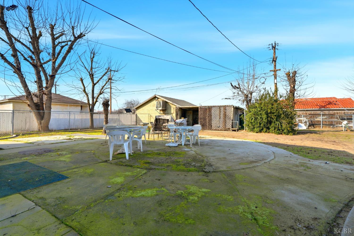 8 C St, Lemoore, CA 93245