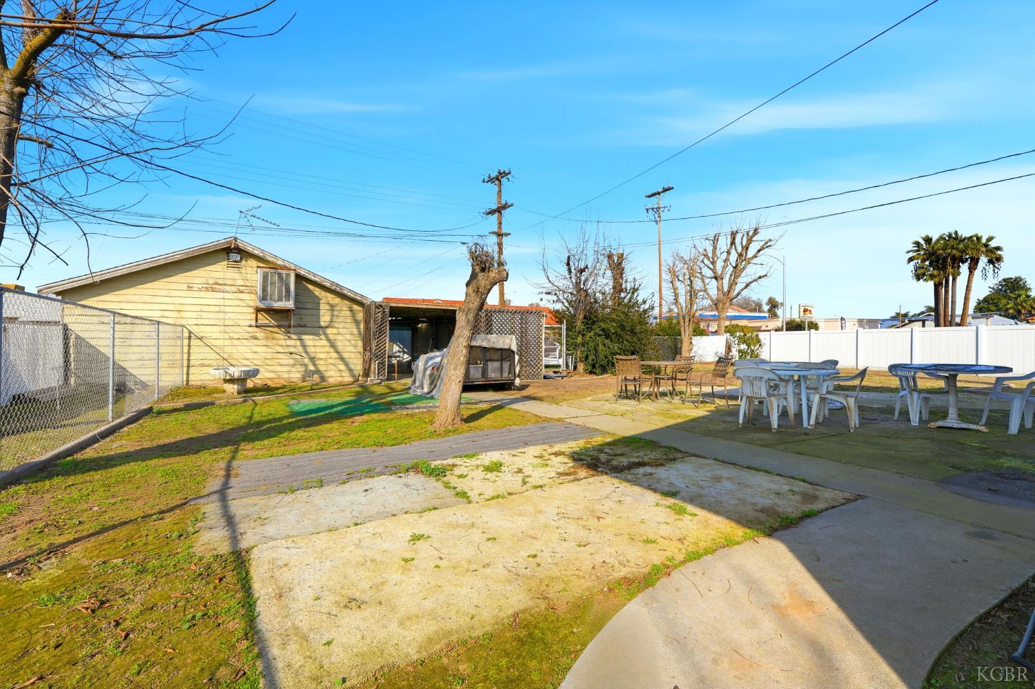 8 C St, Lemoore, CA 93245