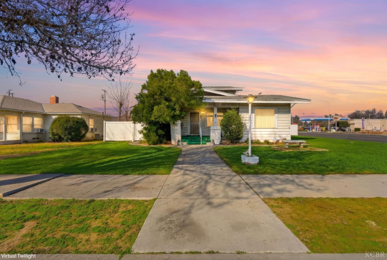 8 C St, Lemoore, CA 93245