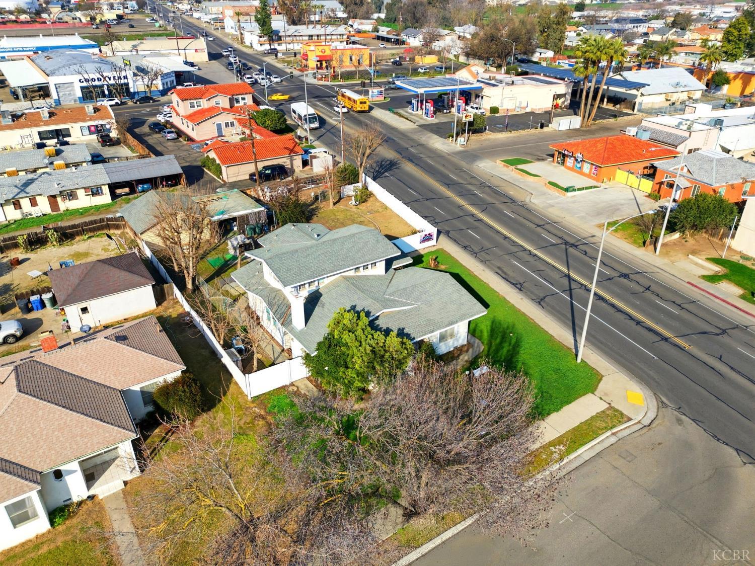 8 C St, Lemoore, CA 93245