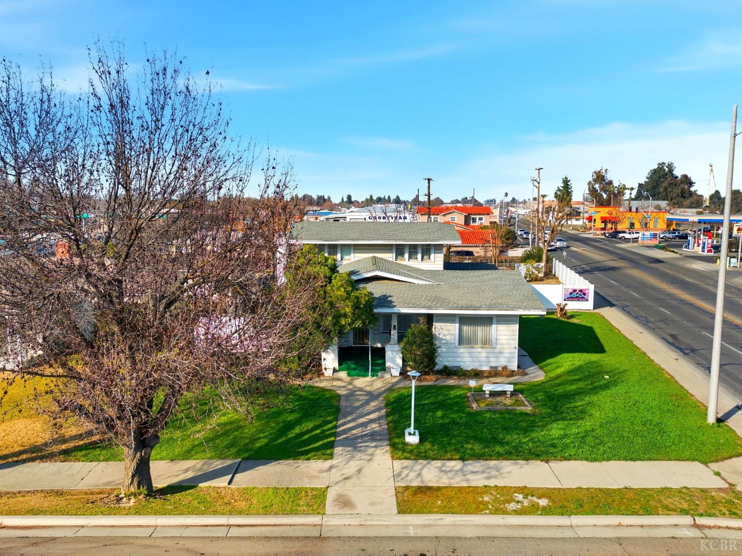 8 C St, Lemoore, CA 93245