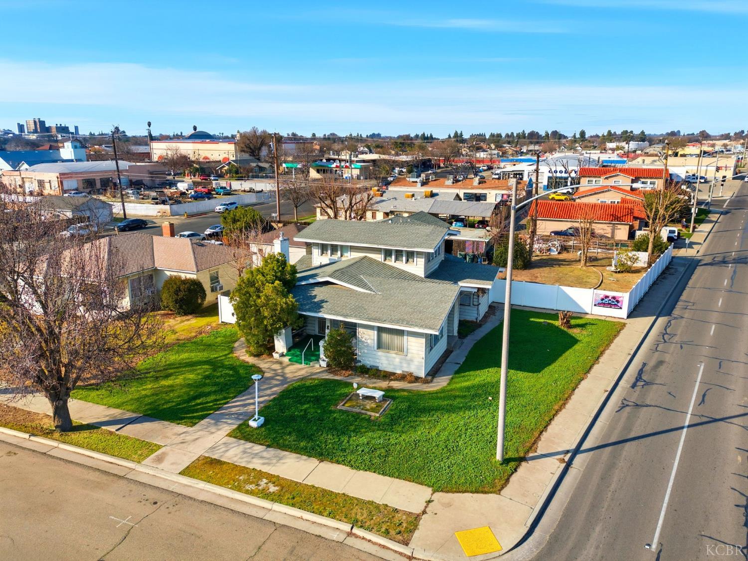 8 C St, Lemoore, CA 93245