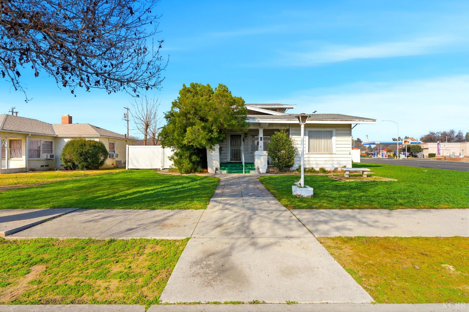 8 C St, Lemoore, CA 93245