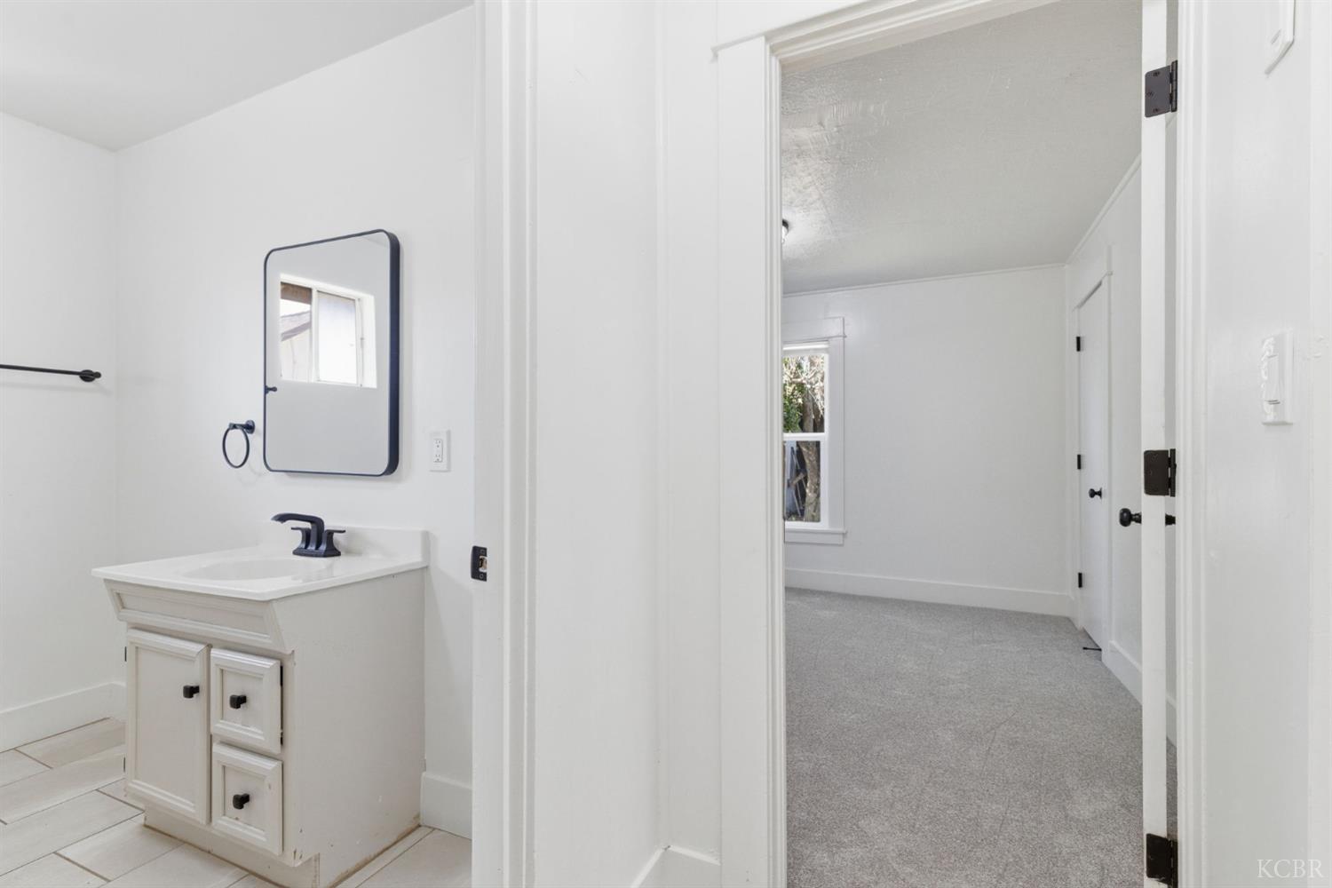 216 Decatur St, Bakersfield, CA 93308