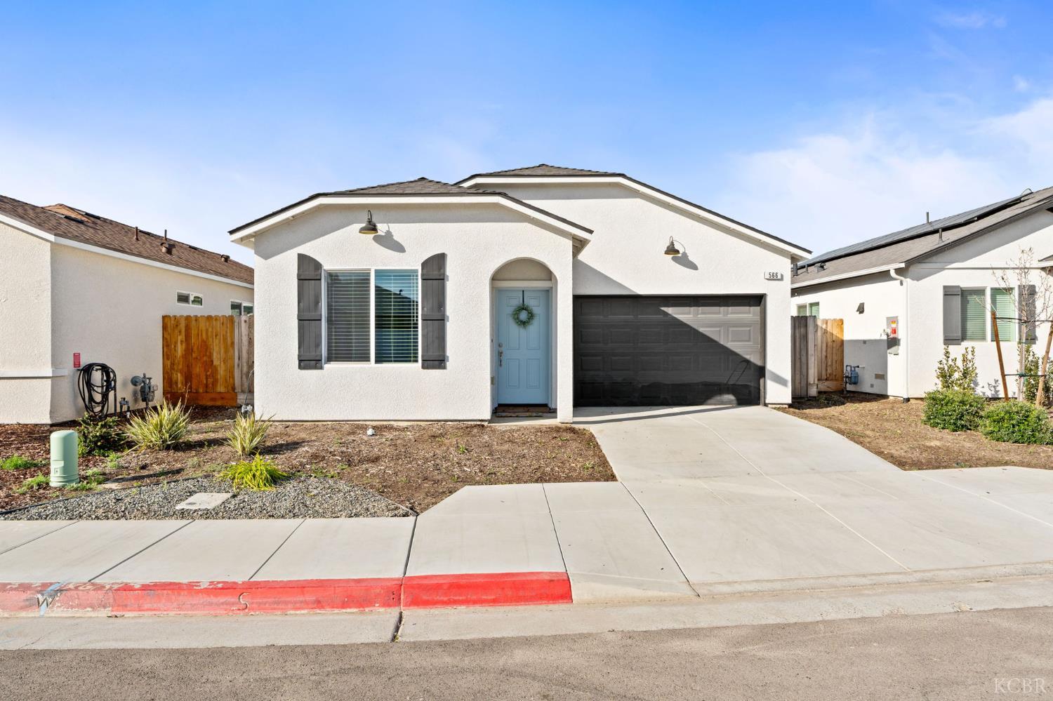 566 Green Ln, Lemoore, CA 93245