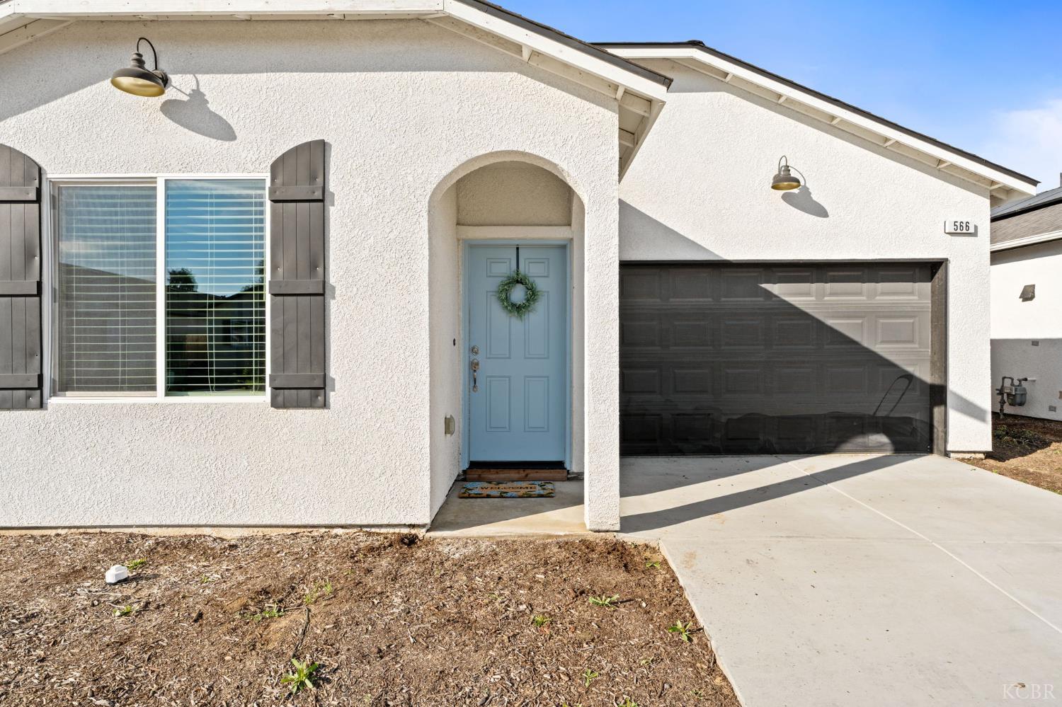 566 Green Ln, Lemoore, CA 93245