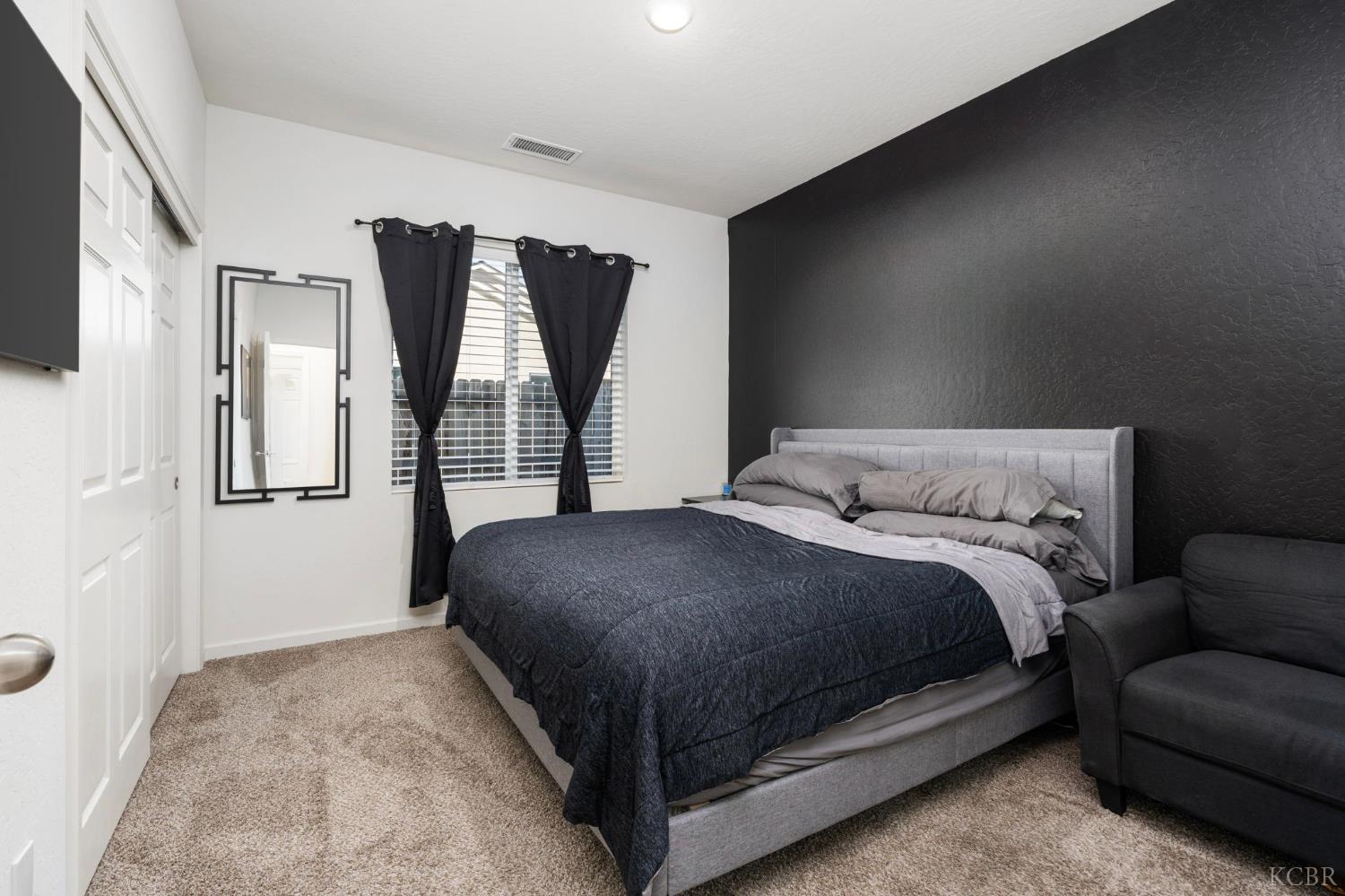 566 Green Ln, Lemoore, CA 93245