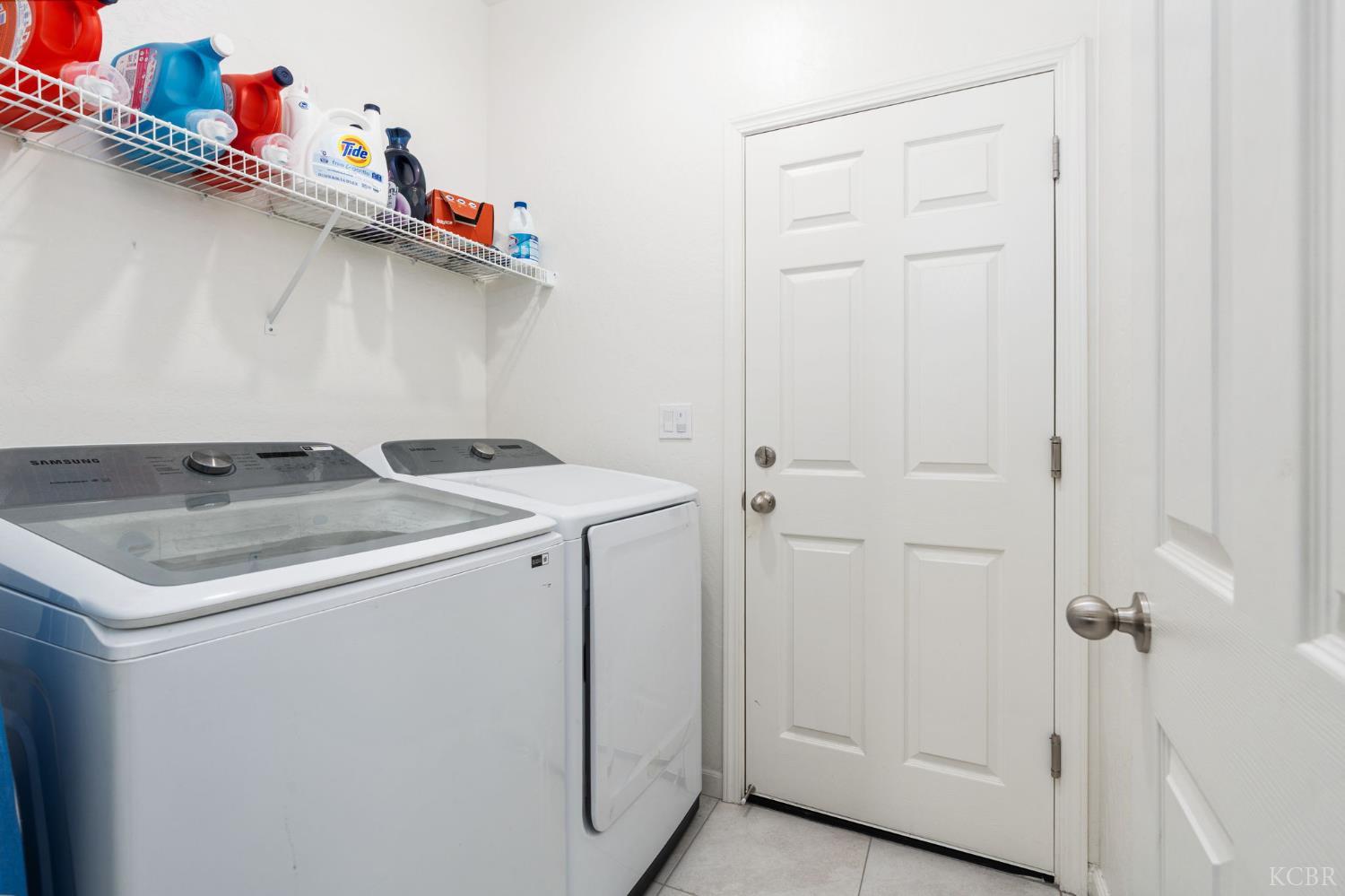 566 Green Ln, Lemoore, CA 93245