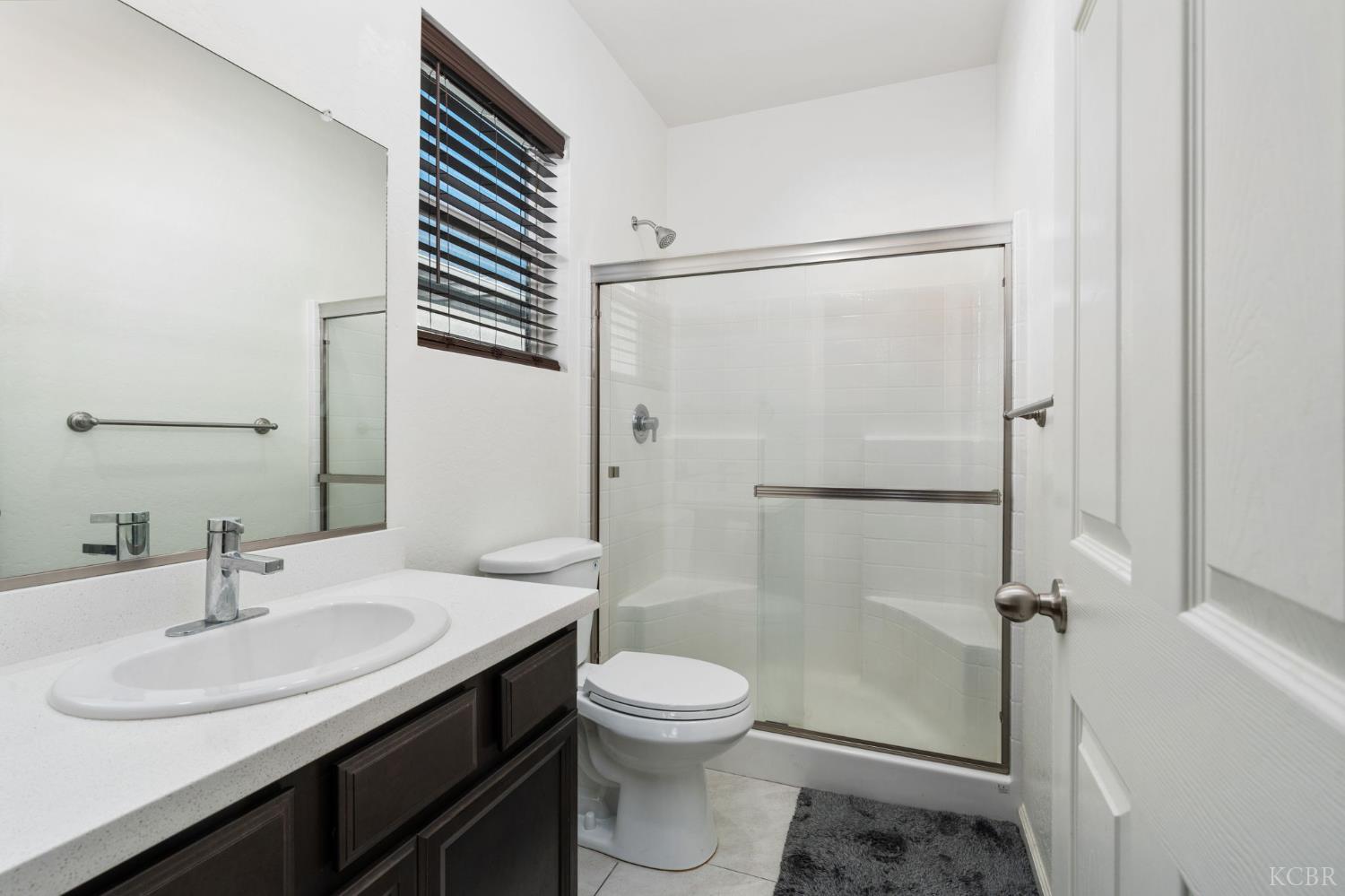 566 Green Ln, Lemoore, CA 93245