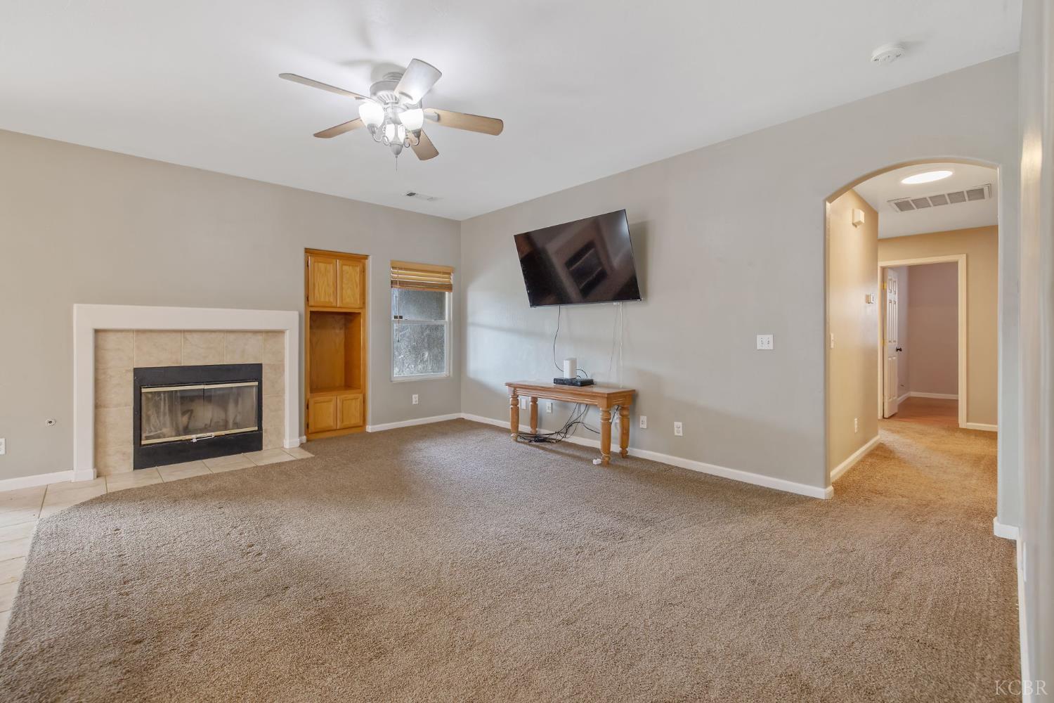 741 Bender Ct, Tulare, CA 93274