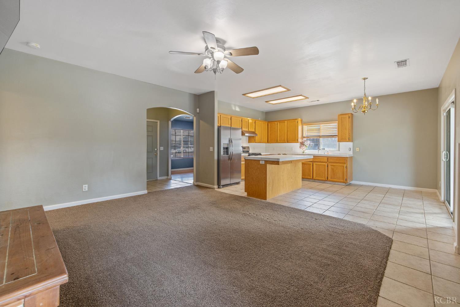 741 Bender Ct, Tulare, CA 93274