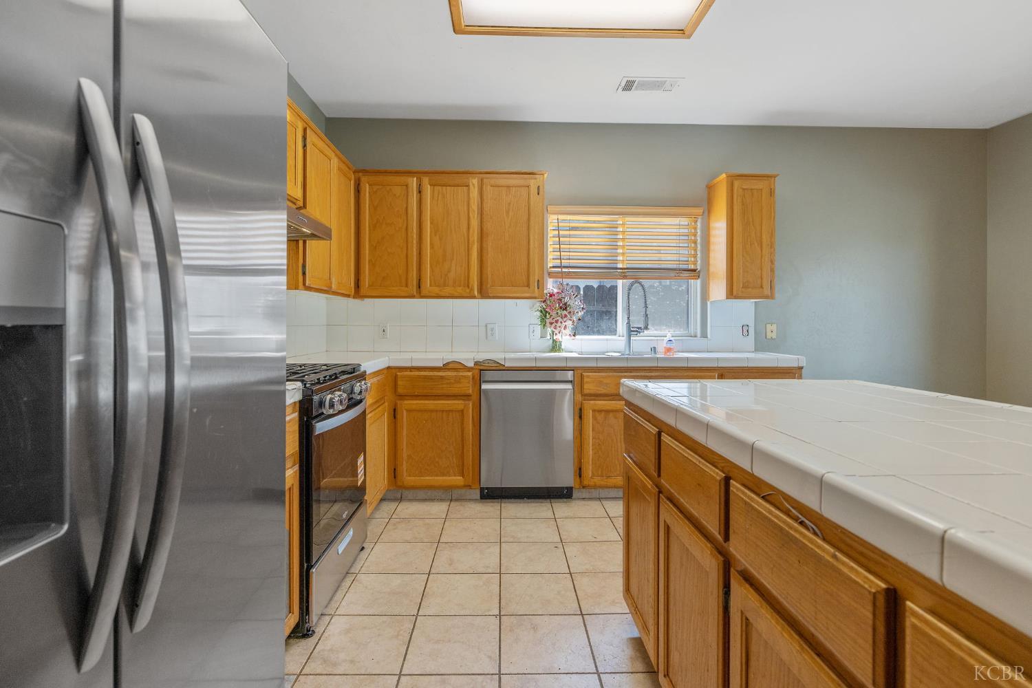 741 Bender Ct, Tulare, CA 93274