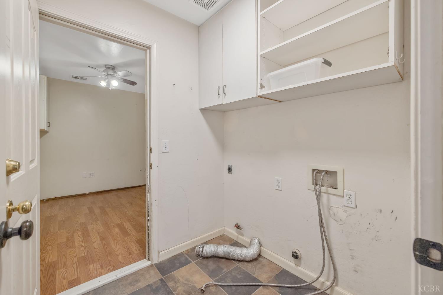 741 Bender Ct, Tulare, CA 93274