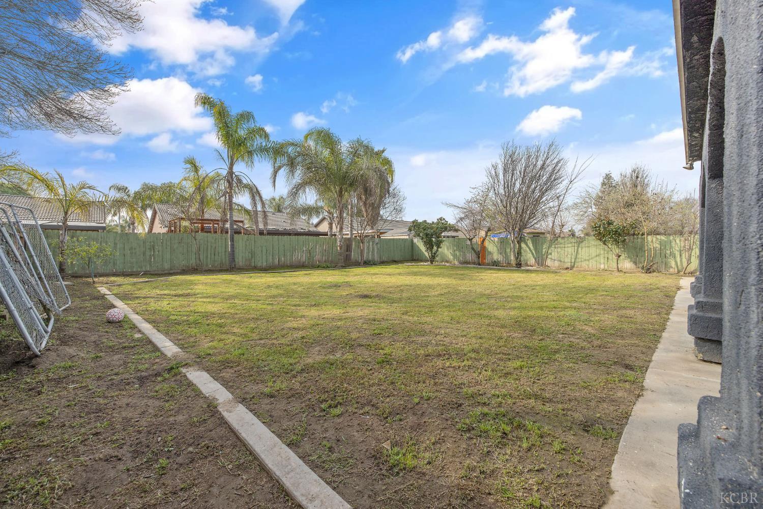 741 Bender Ct, Tulare, CA 93274