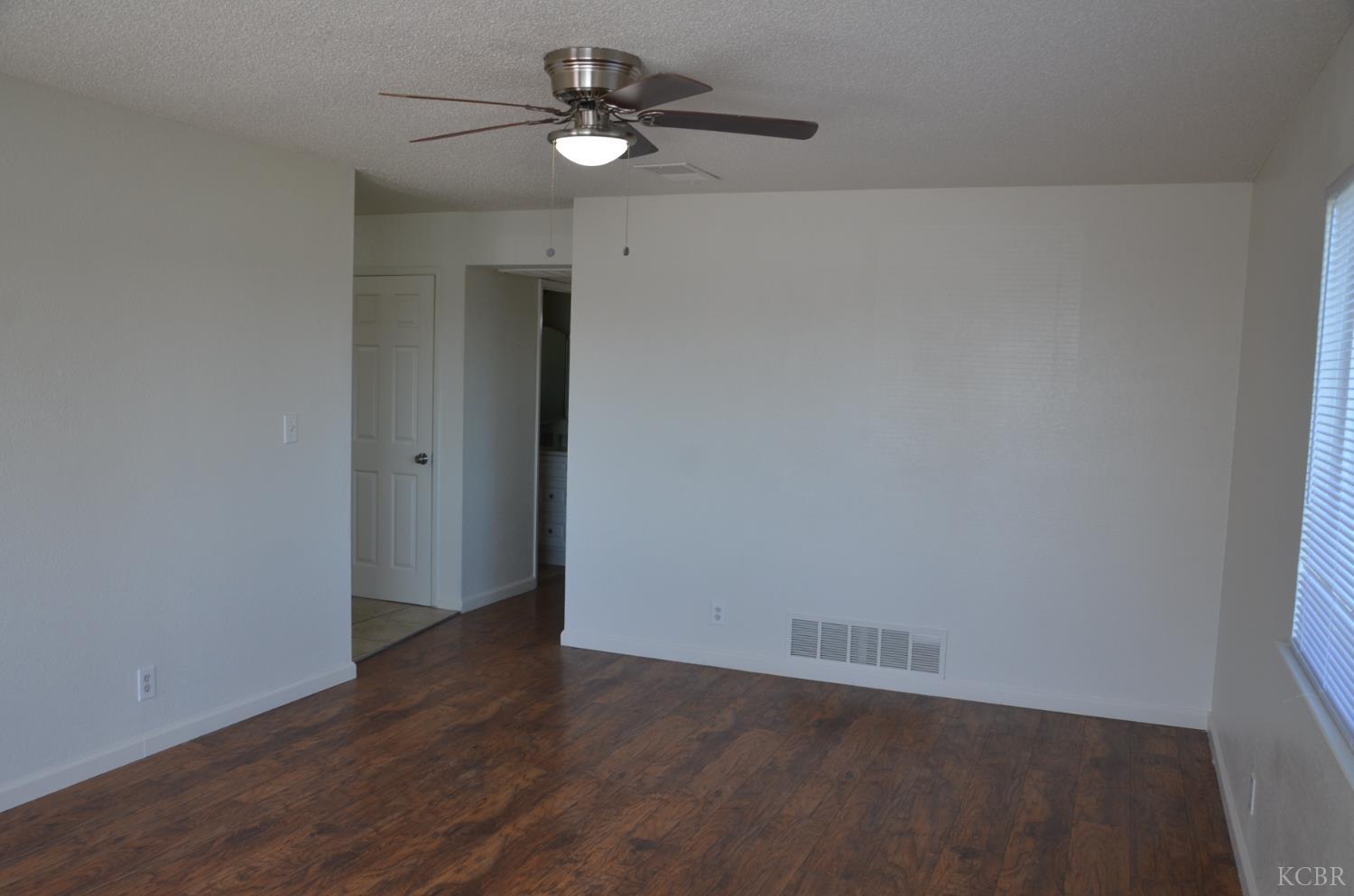 1410 W Bush St, Lemoore, CA 93245