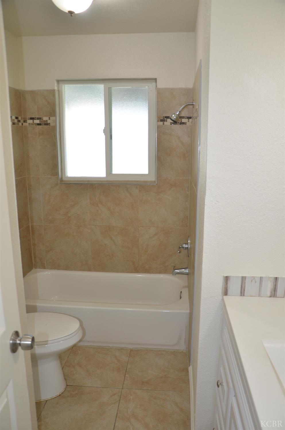 1410 W Bush St, Lemoore, CA 93245