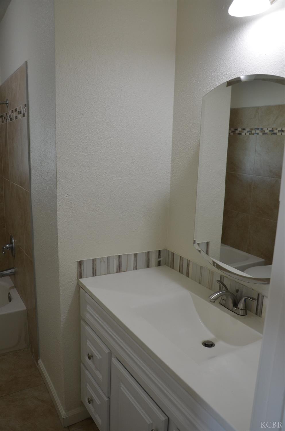 1410 W Bush St, Lemoore, CA 93245