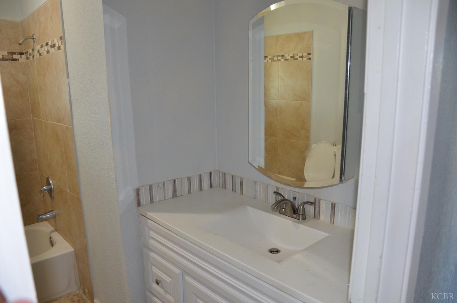 1410 W Bush St, Lemoore, CA 93245