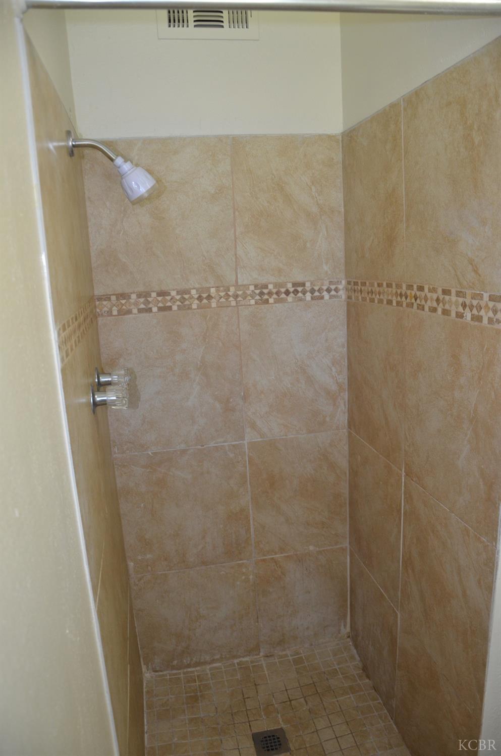 1410 W Bush St, Lemoore, CA 93245