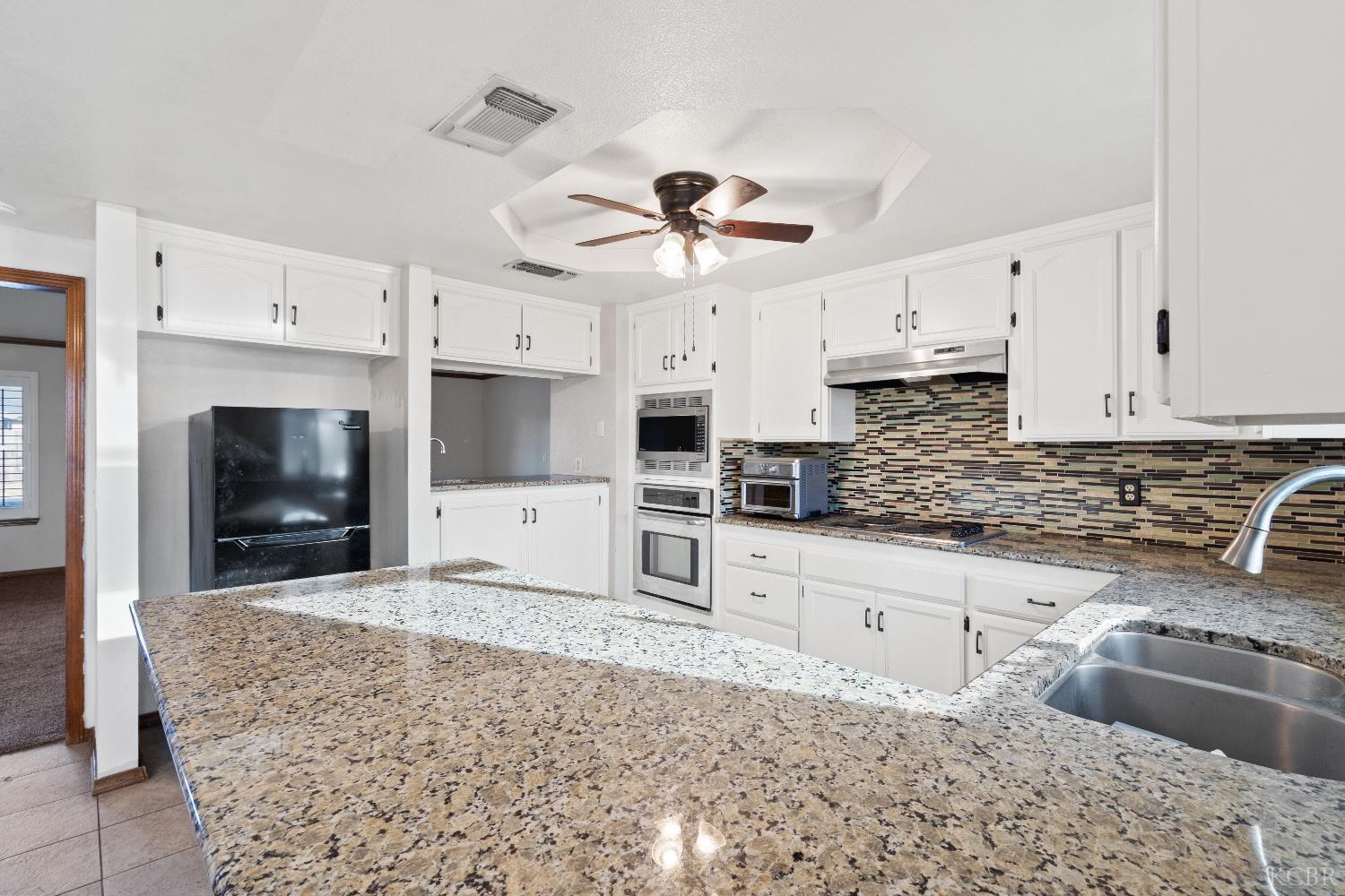 2465 Ash Ct, Hanford, CA 93230