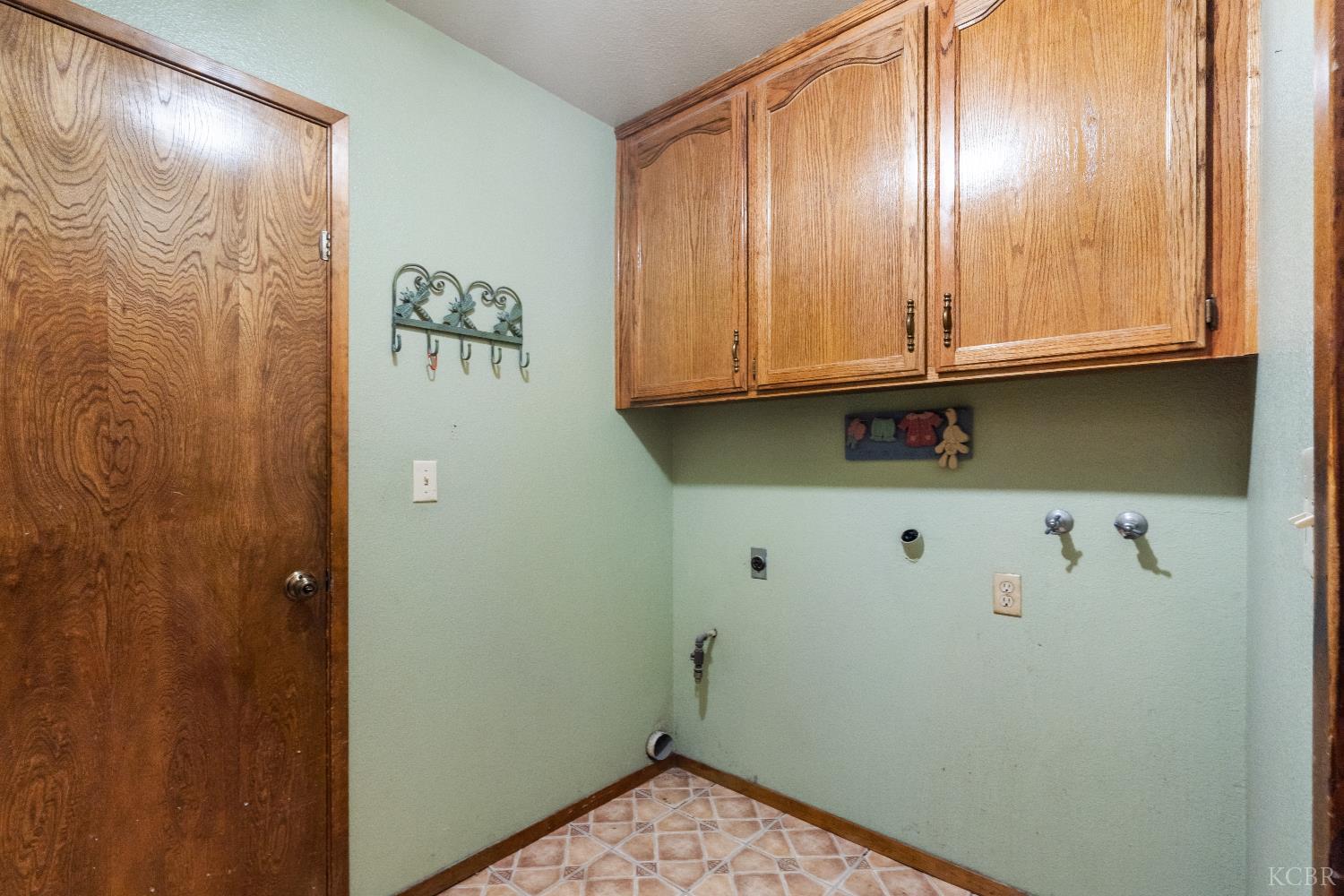 2465 Ash Ct, Hanford, CA 93230