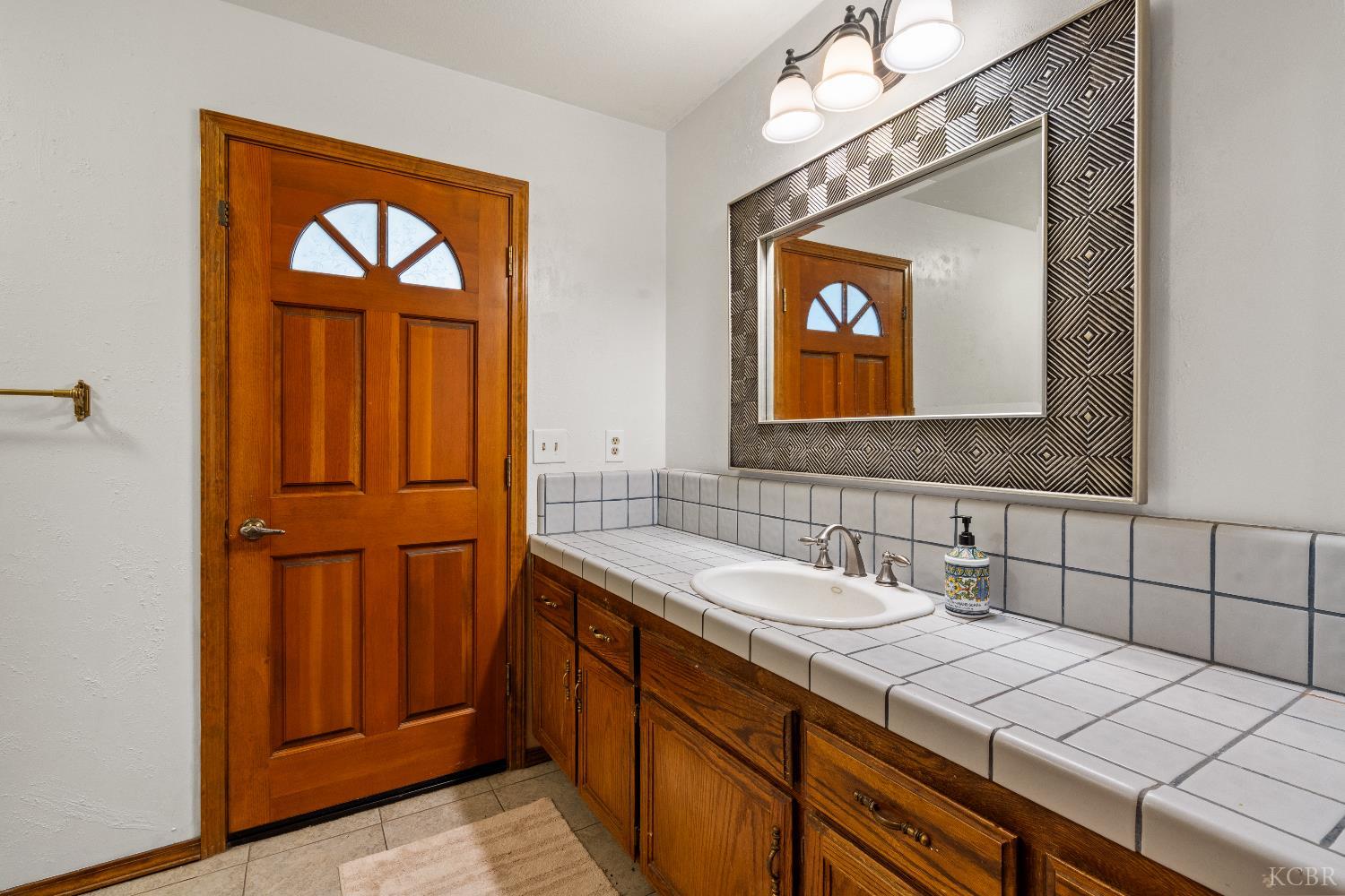 2465 Ash Ct, Hanford, CA 93230