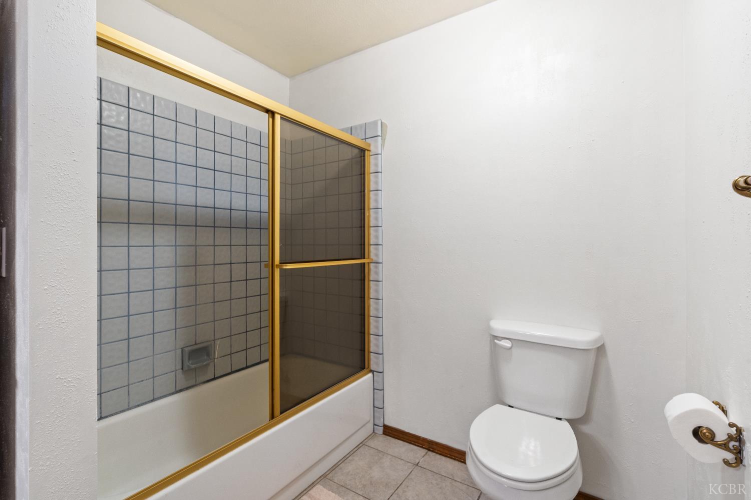 2465 Ash Ct, Hanford, CA 93230