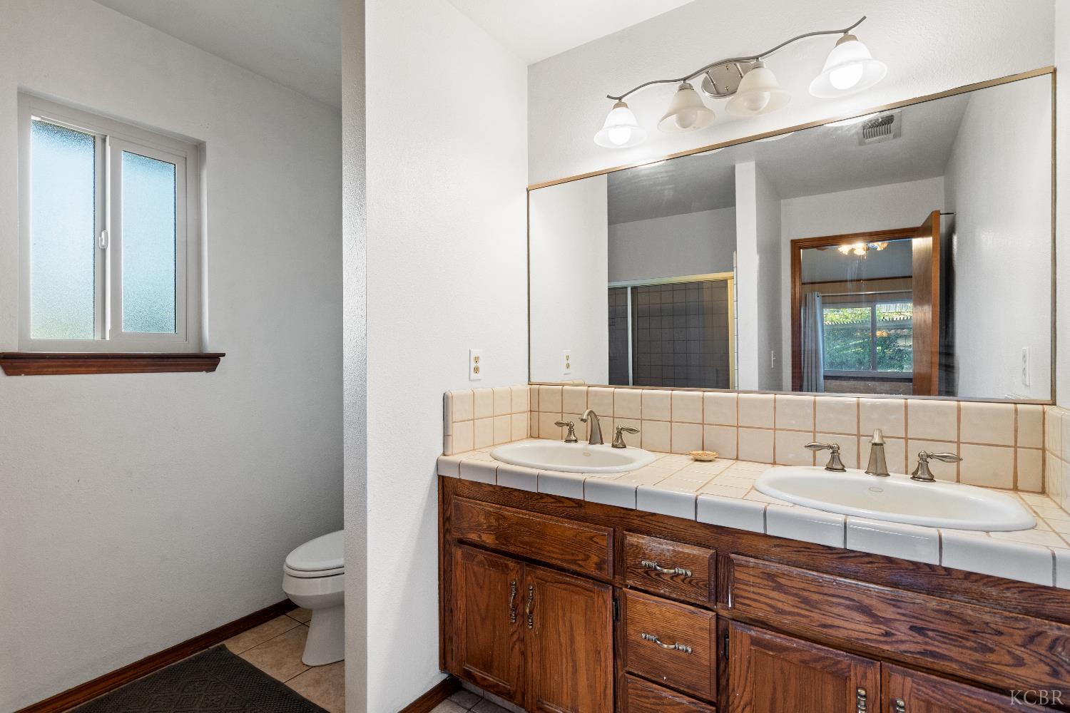 2465 Ash Ct, Hanford, CA 93230