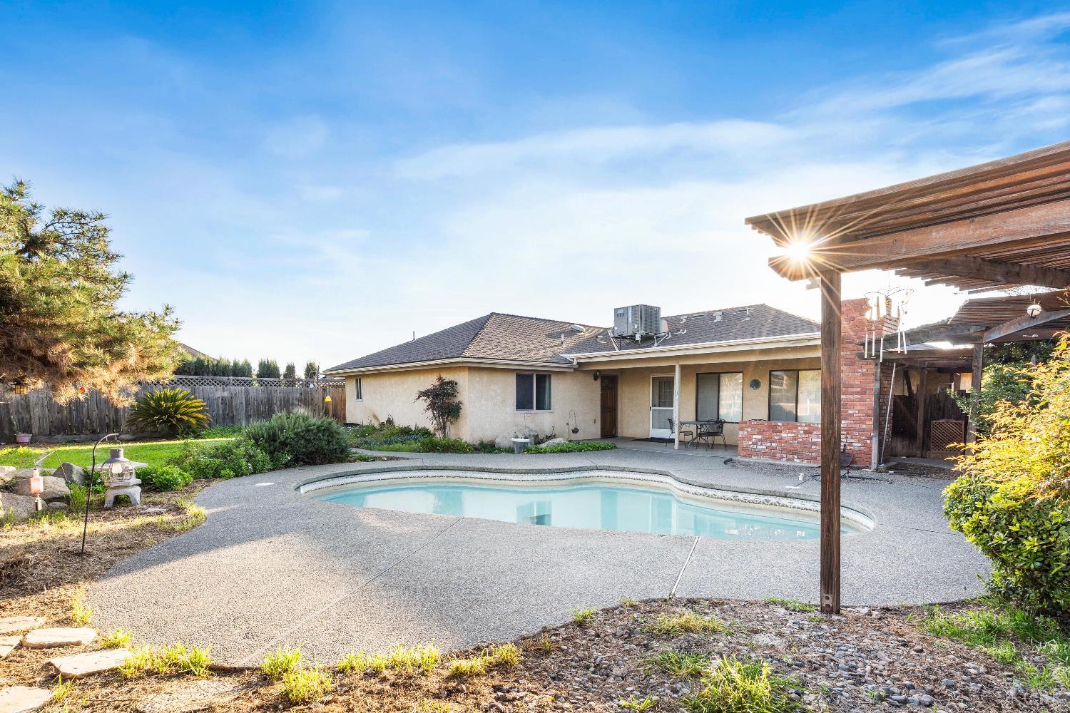 2465 Ash Ct, Hanford, CA 93230