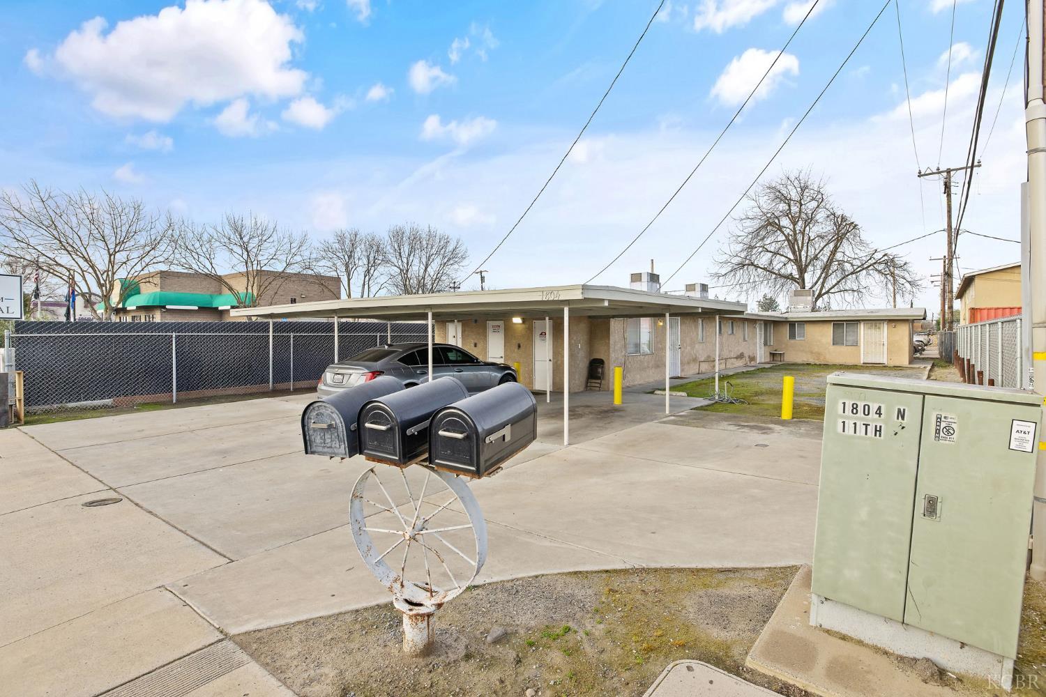 1804 N 11th Ave, Hanford, CA 93230