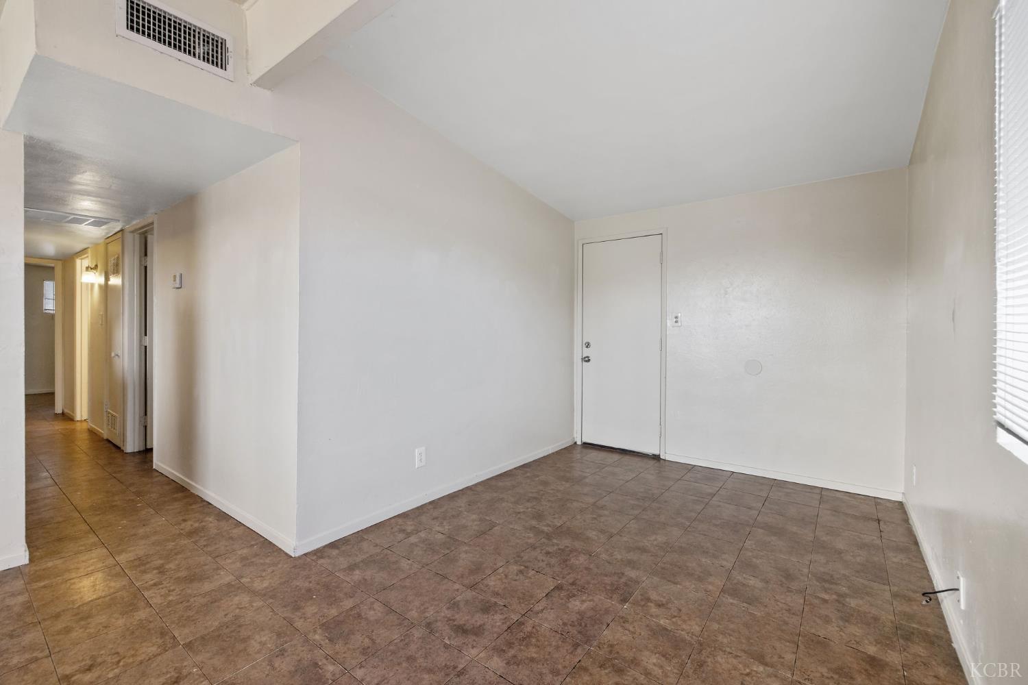 1804 N 11th Ave, Hanford, CA 93230