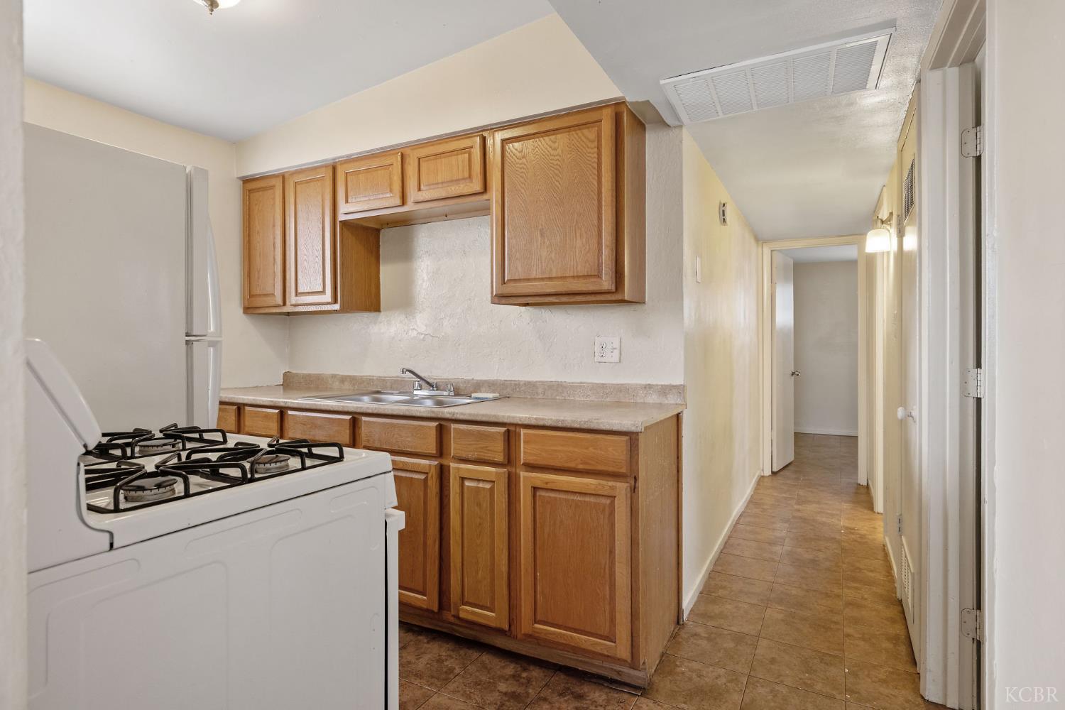 1804 N 11th Ave, Hanford, CA 93230