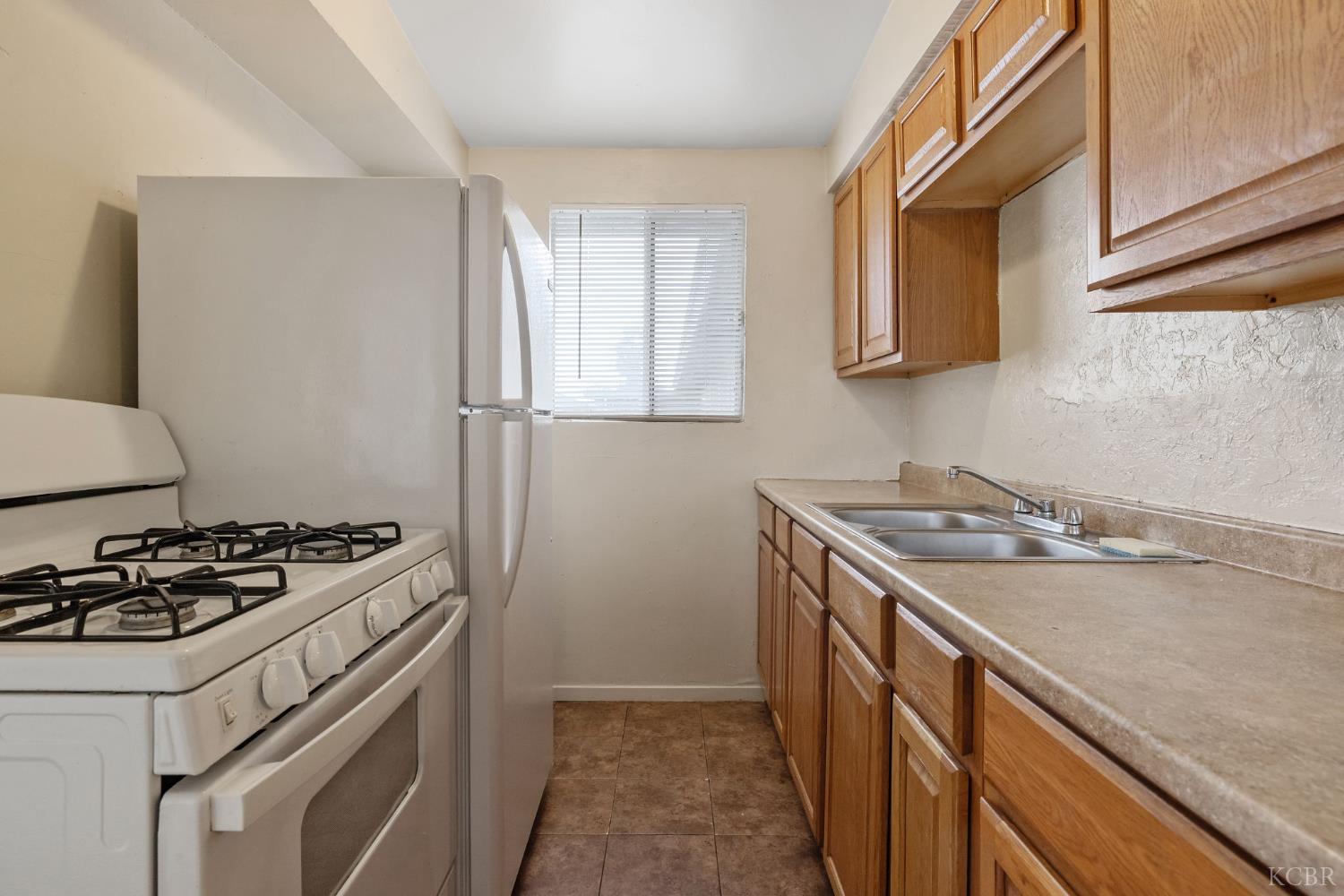 1804 N 11th Ave, Hanford, CA 93230