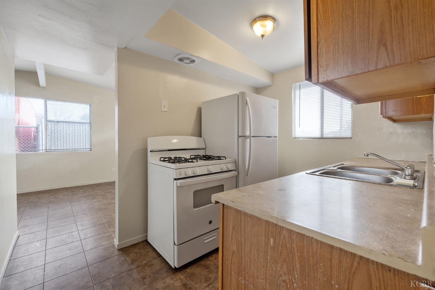 1804 N 11th Ave, Hanford, CA 93230