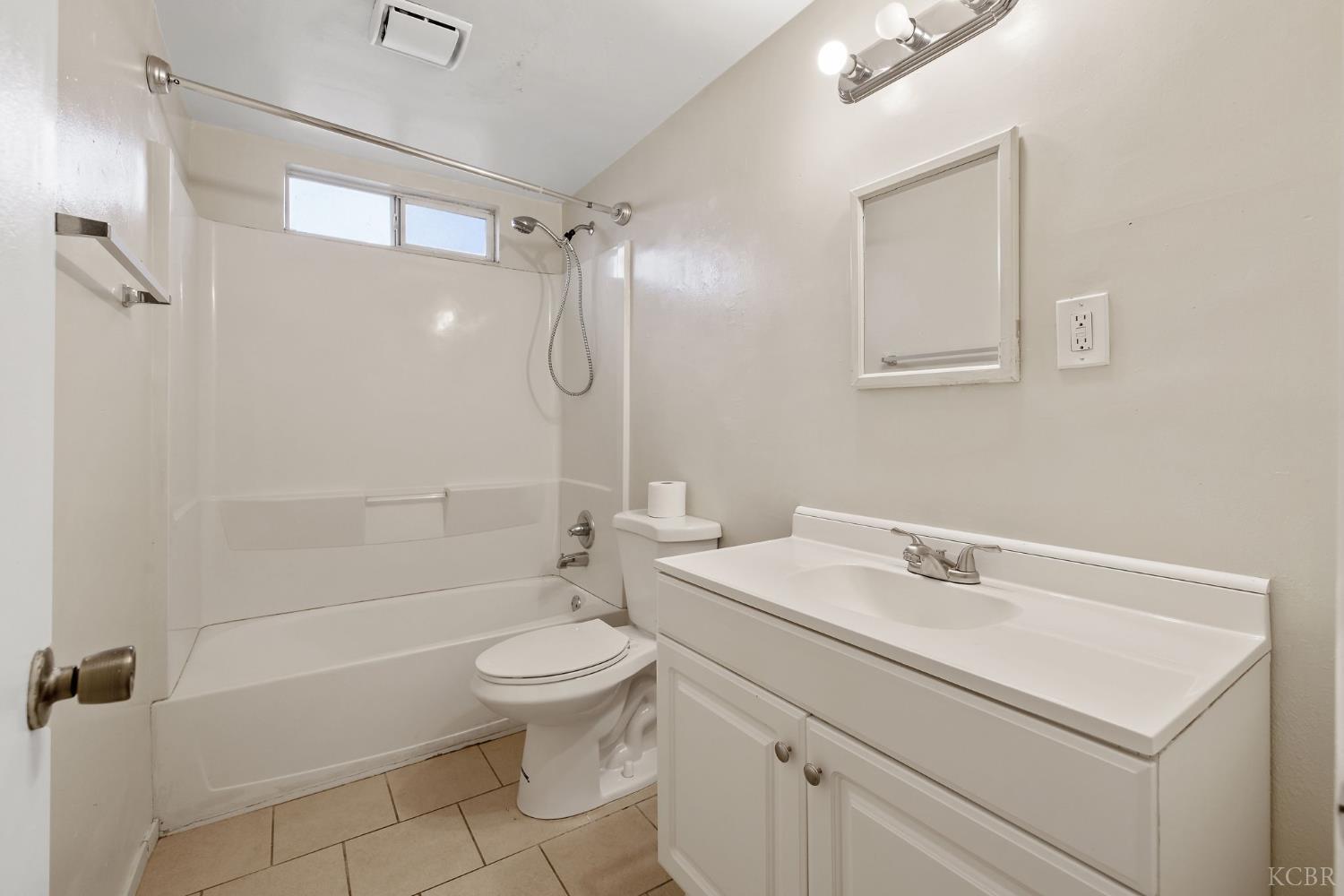 1804 N 11th Ave, Hanford, CA 93230