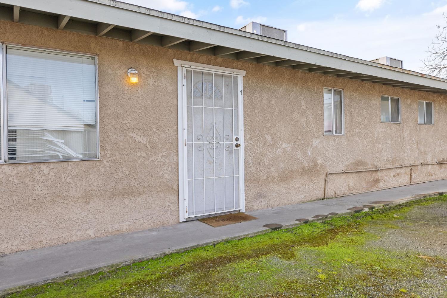 1804 N 11th Ave, Hanford, CA 93230