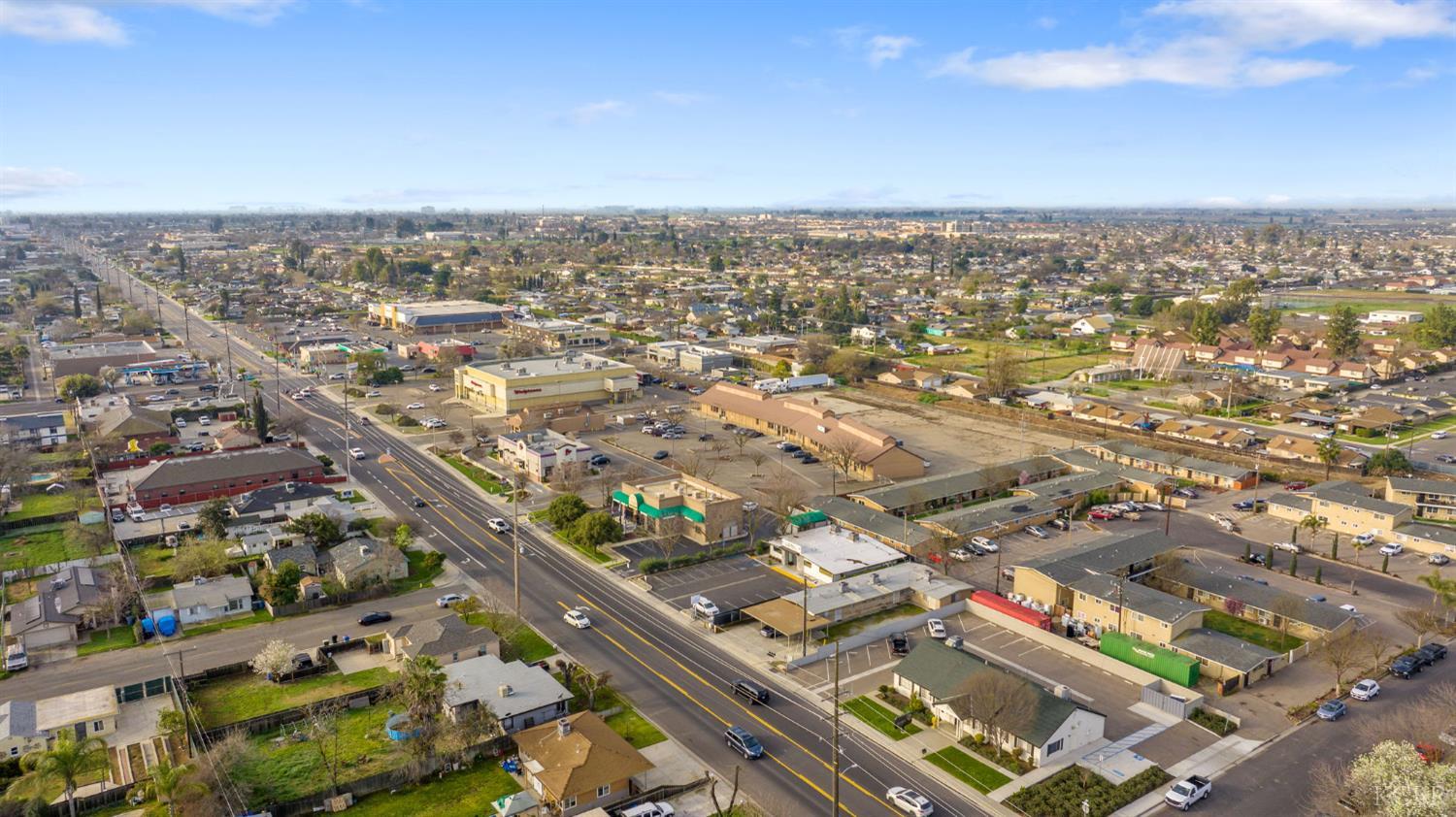 1804 N 11th Ave, Hanford, CA 93230