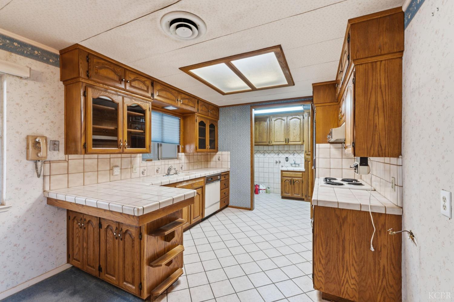 606 N Winery Ave, Fresno, CA 93727