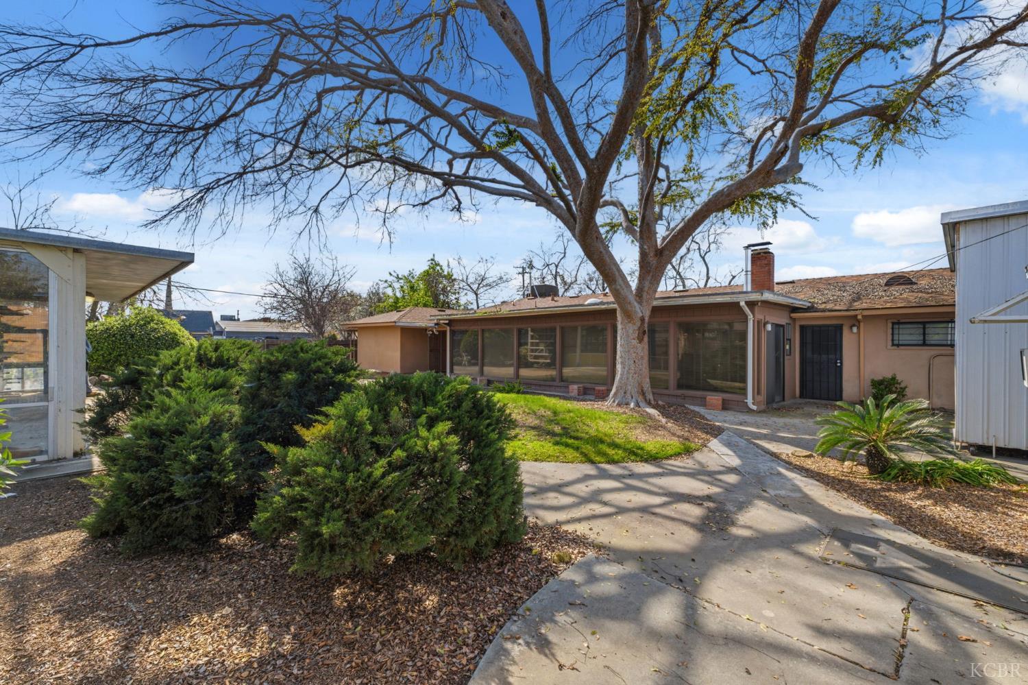 606 N Winery Ave, Fresno, CA 93727