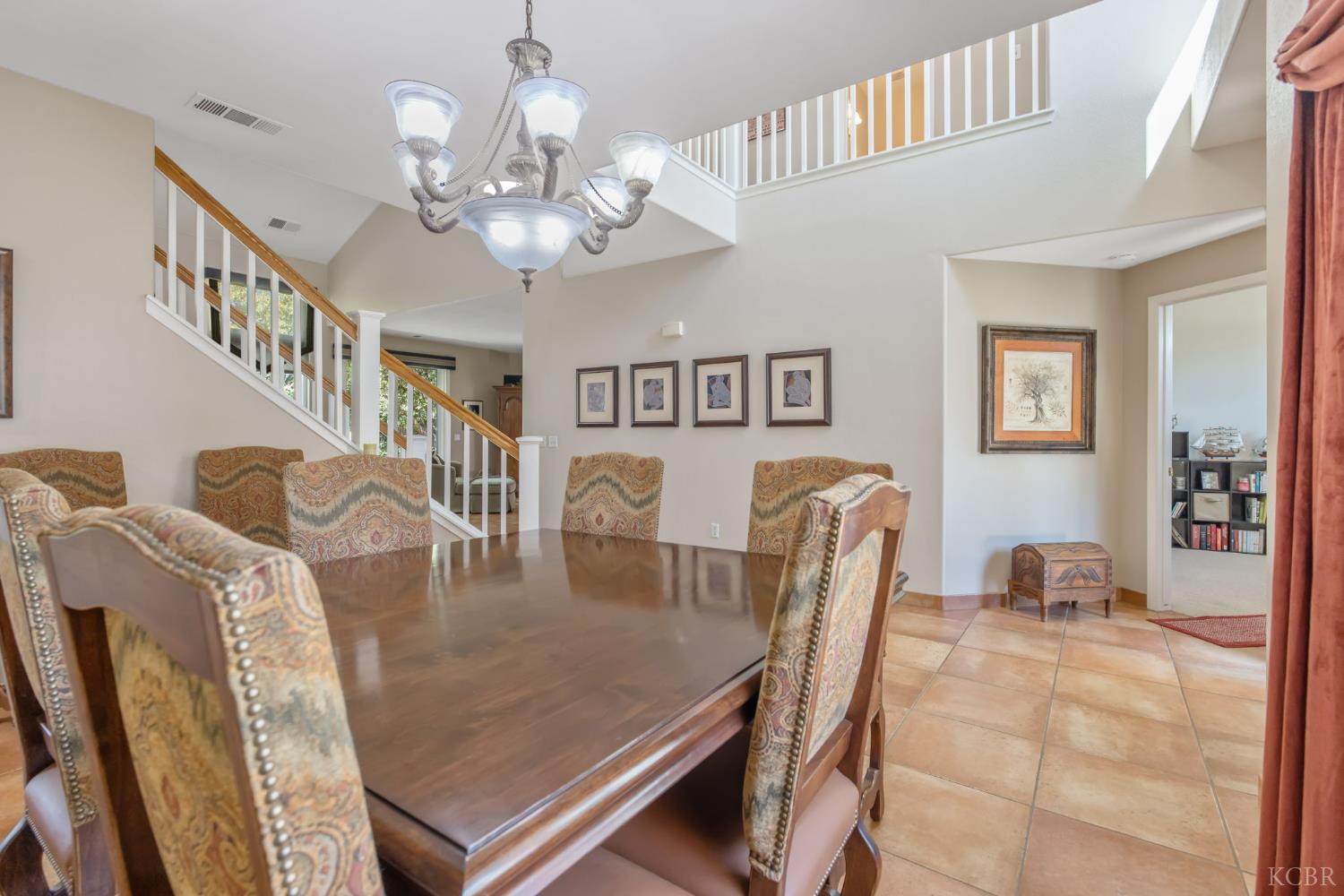 6030 W Country Ct, Visalia, CA 93277