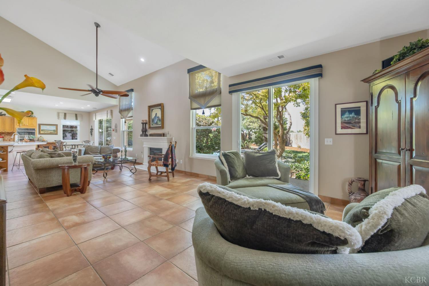 6030 W Country Ct, Visalia, CA 93277