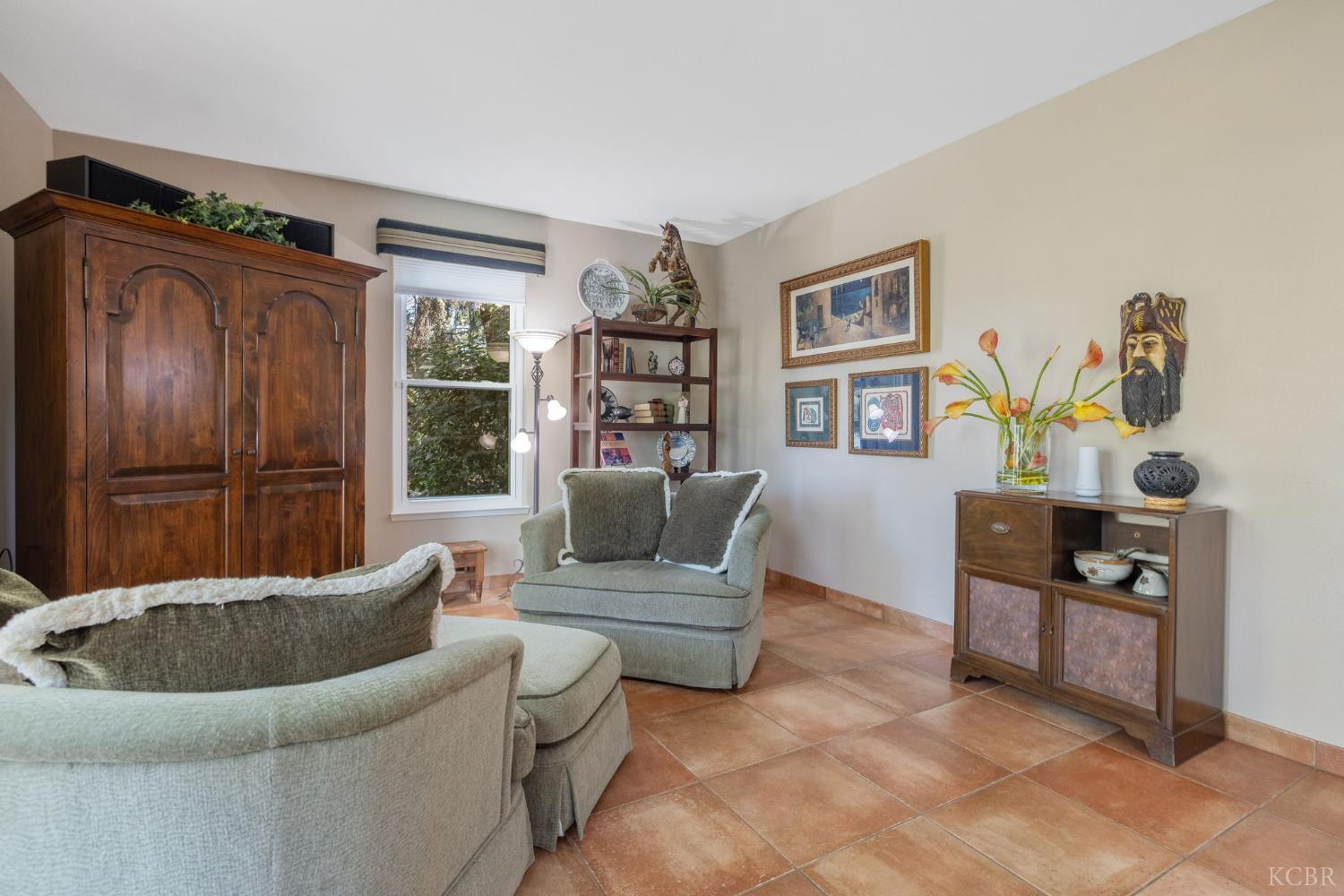 6030 W Country Ct, Visalia, CA 93277