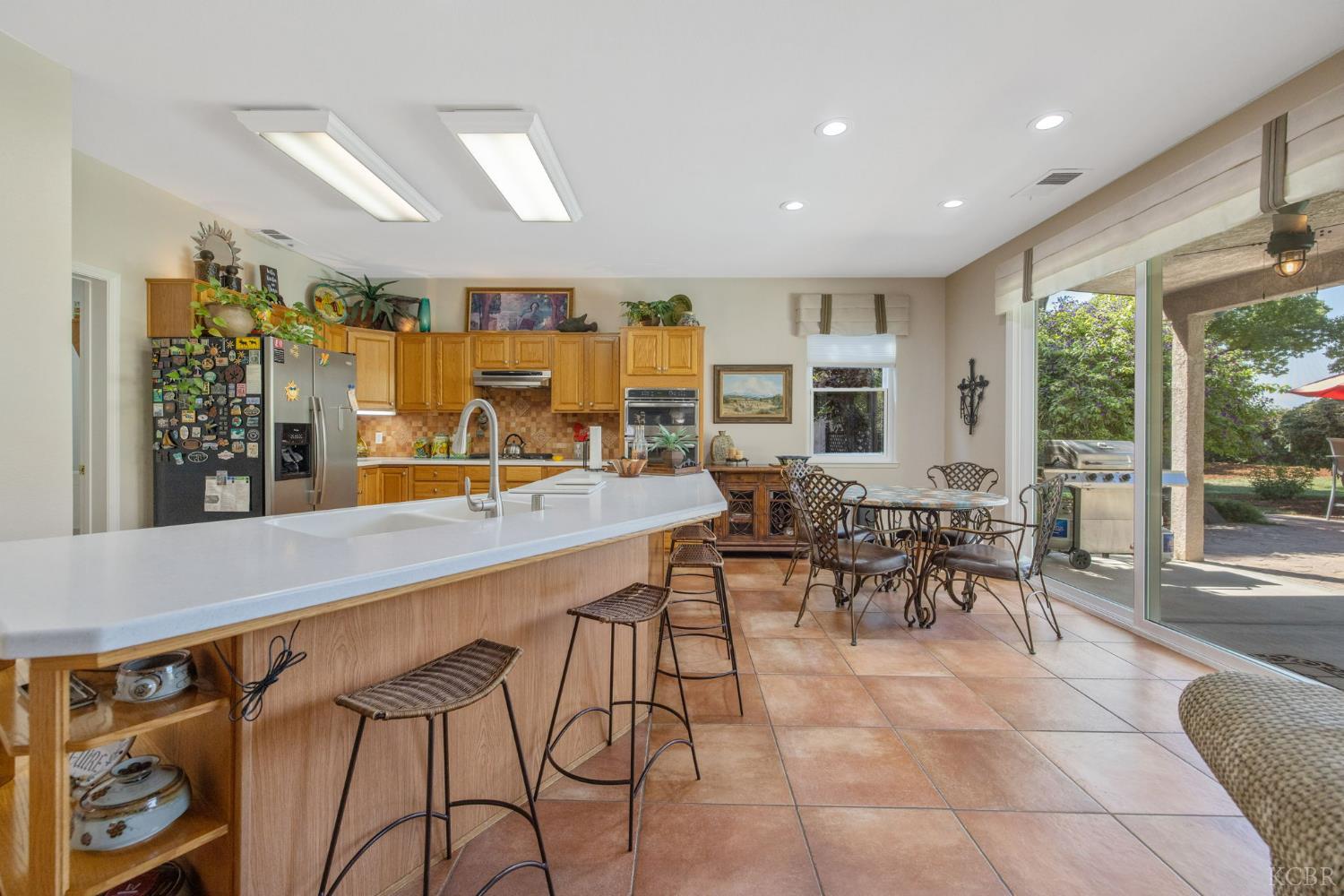 6030 W Country Ct, Visalia, CA 93277