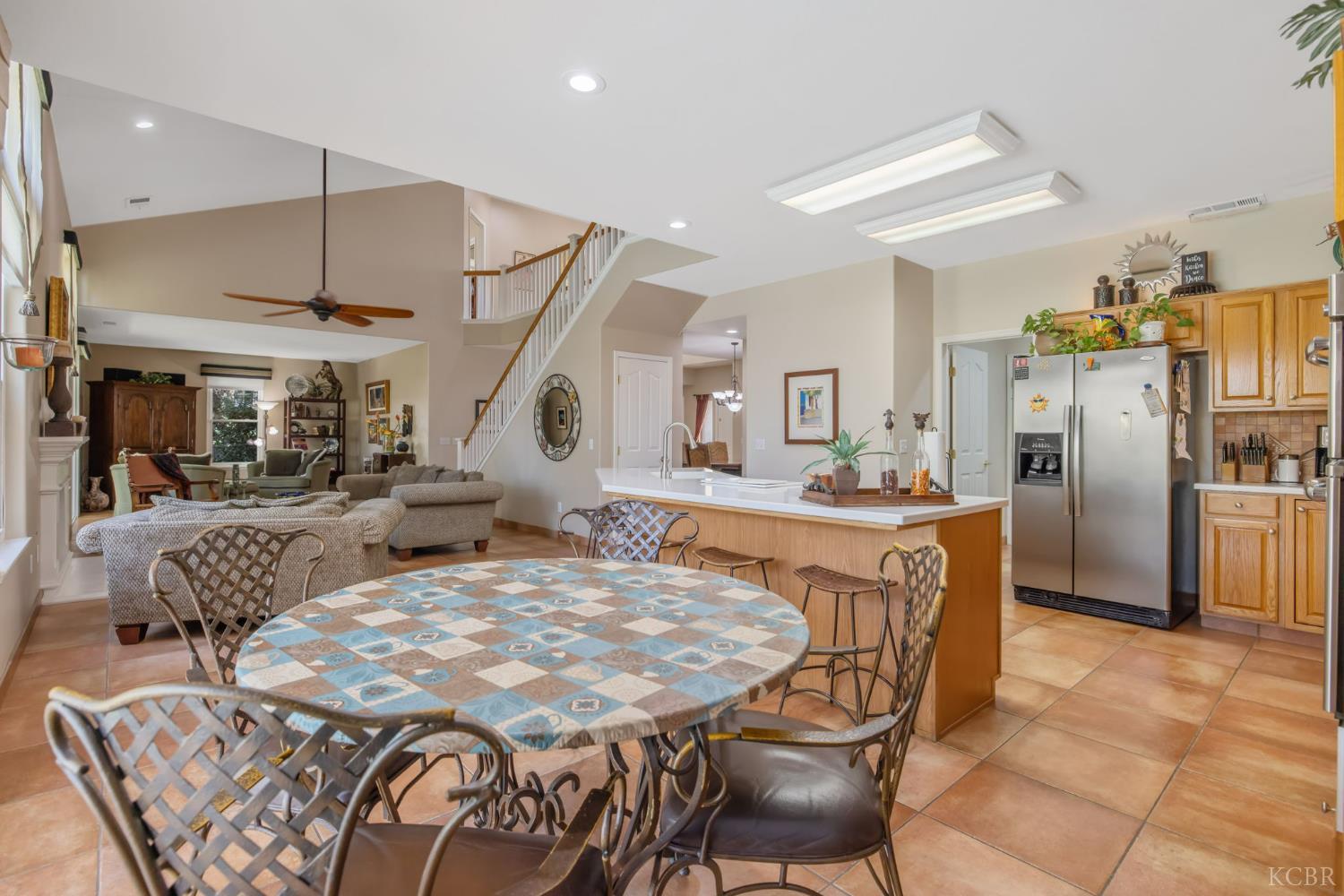 6030 W Country Ct, Visalia, CA 93277