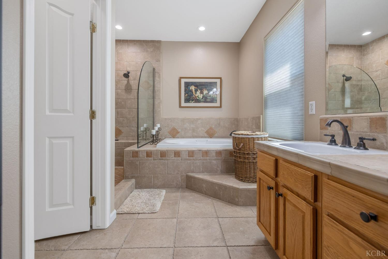 6030 W Country Ct, Visalia, CA 93277